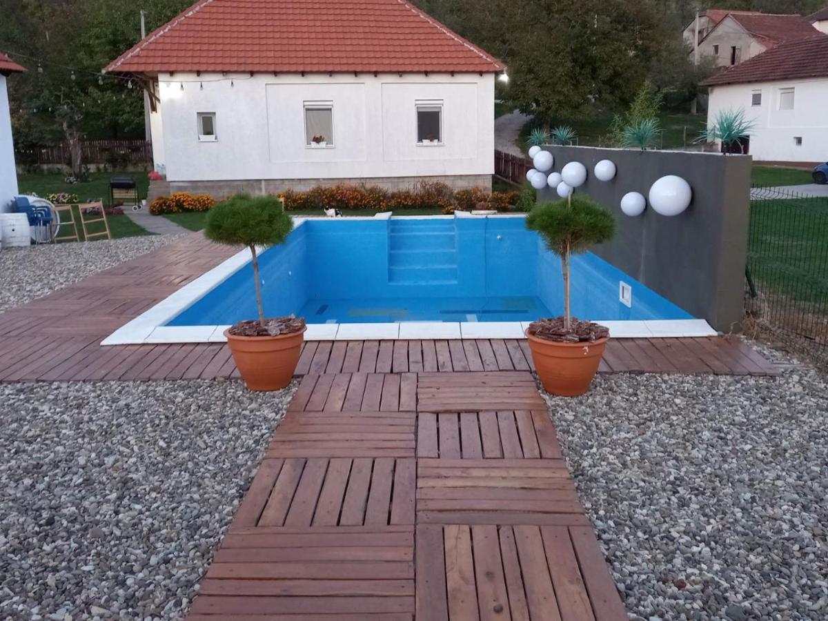 Skriveni Raj Pension Gornji Milanovac Buitenkant foto
