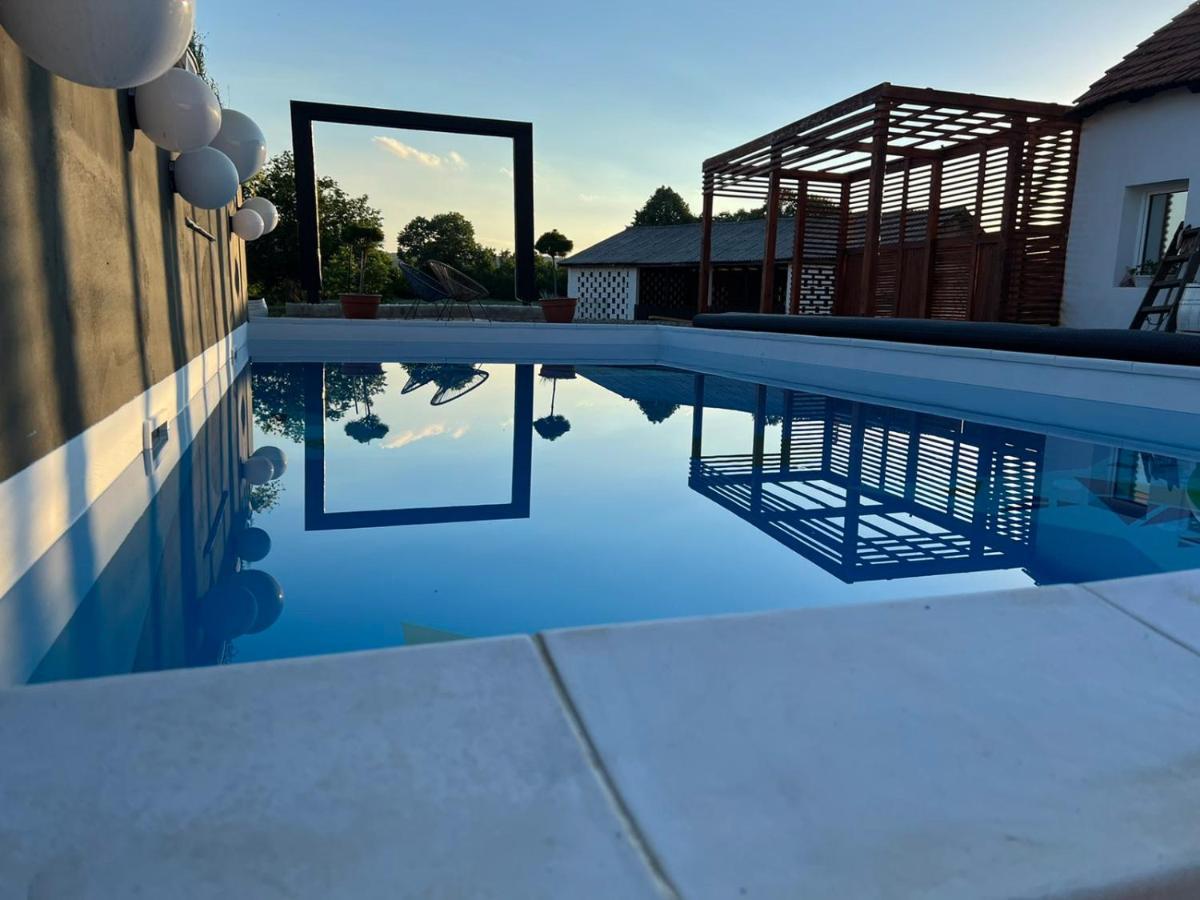 Skriveni Raj Pension Gornji Milanovac Buitenkant foto